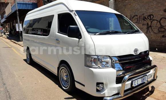 Tenga Tsaru Toyota Hiace Chena Mota in Beitbridge in Matabeleland South Tenga Tsaru Toyota Hiace Chena Mota in Beitbridge in Matabeleland South