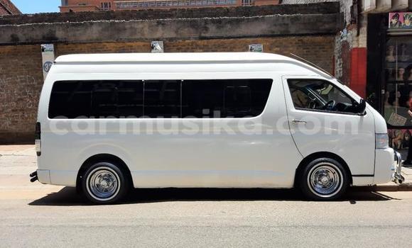 Tenga Tsaru Toyota Hiace Chena Mota in Beitbridge in Matabeleland South Tenga Tsaru Toyota Hiace Chena Mota in Beitbridge in Matabeleland South