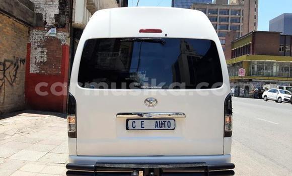 Tenga Tsaru Toyota Hiace Chena Mota in Beitbridge in Matabeleland South Tenga Tsaru Toyota Hiace Chena Mota in Beitbridge in Matabeleland South