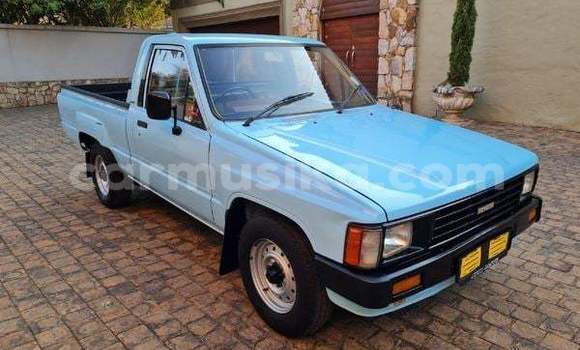 Buy Used Toyota Hilux Blue Car in Beitbridge in Matabeleland South
