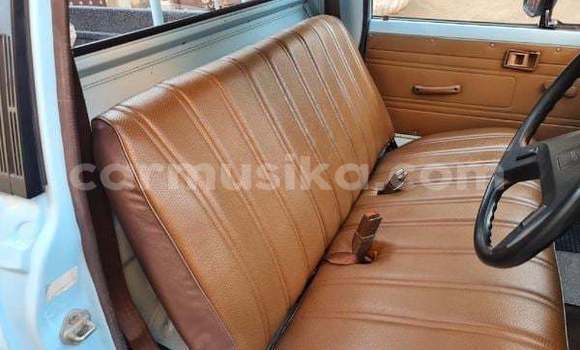 Buy Used Toyota Hilux Blue Car in Beitbridge in Matabeleland South Buy Used Toyota Hilux Blue Car in Beitbridge in Matabeleland South