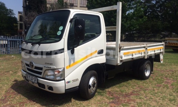 Nunua Ilio tumika Toyota Dyna Nyeupe Gari ndani ya Beitbridge nchini Matabeleland Kusini Nunua Ilio tumika Toyota Dyna Nyeupe Gari ndani ya Beitbridge nchini Matabeleland Kusini