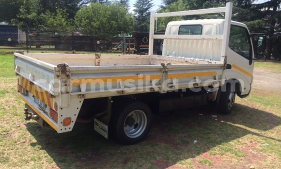 Nunua Ilio tumika Toyota Dyna Nyeupe Gari ndani ya Beitbridge nchini Matabeleland Kusini Nunua Ilio tumika Toyota Dyna Nyeupe Gari ndani ya Beitbridge nchini Matabeleland Kusini