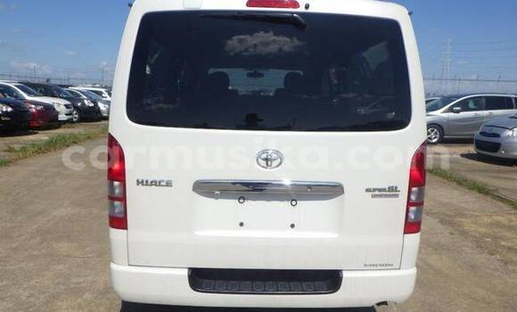 Buy Used Toyota Hiace White Car in Beitbridge in Matabeleland South