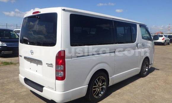 Acheter Occasion Voiture Toyota Hiace Blanc à Beitbridge, Matabeleland South Acheter Occasion Voiture Toyota Hiace Blanc à Beitbridge, Matabeleland South