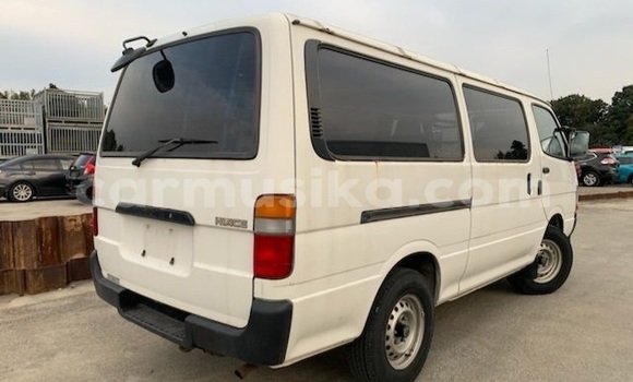 Buy Used Toyota Hiace White Car in Beitbridge in Matabeleland South Buy Used Toyota Hiace White Car in Beitbridge in Matabeleland South