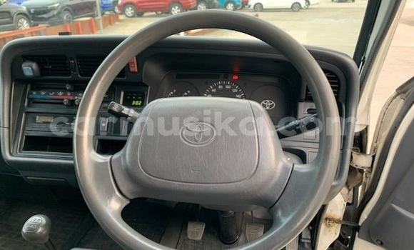 Buy Used Toyota Hiace White Car in Beitbridge in Matabeleland South Buy Used Toyota Hiace White Car in Beitbridge in Matabeleland South