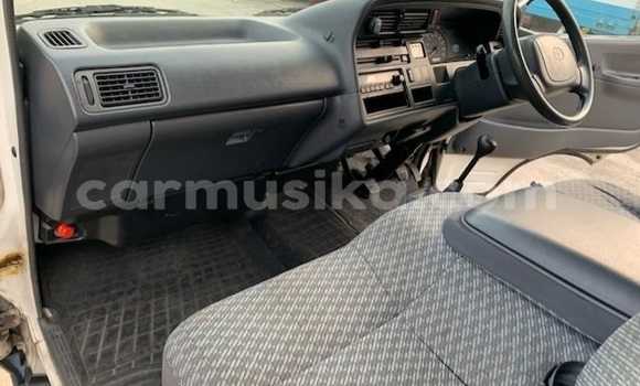 Buy Used Toyota Hiace White Car in Beitbridge in Matabeleland South Buy Used Toyota Hiace White Car in Beitbridge in Matabeleland South