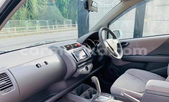 Acheter Occasion Voiture Honda Fit Blanc à Beitbridge, Matabeleland South Acheter Occasion Voiture Honda Fit Blanc à Beitbridge, Matabeleland South