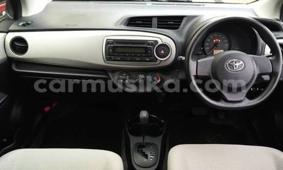 Acheter Occasion Voiture Toyota Vitz Gris à Beitbridge, Matabeleland South Acheter Occasion Voiture Toyota Vitz Gris à Beitbridge, Matabeleland South