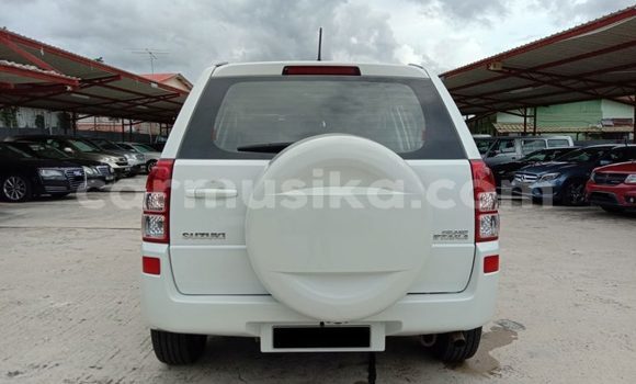 Acheter Occasion Voiture Suzuki Swift Blanc à Beitbridge, Matabeleland South Acheter Occasion Voiture Suzuki Swift Blanc à Beitbridge, Matabeleland South