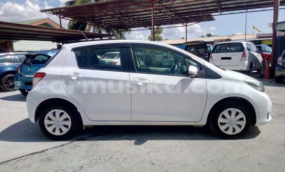 Acheter Occasion Voiture Toyota Vitz Blanc à Beitbridge, Matabeleland South