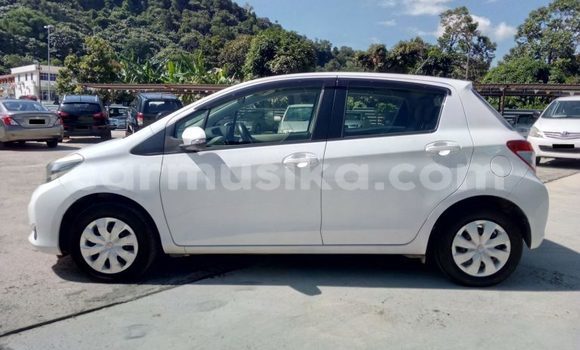 Acheter Occasion Voiture Toyota Vitz Blanc à Beitbridge, Matabeleland South Acheter Occasion Voiture Toyota Vitz Blanc à Beitbridge, Matabeleland South