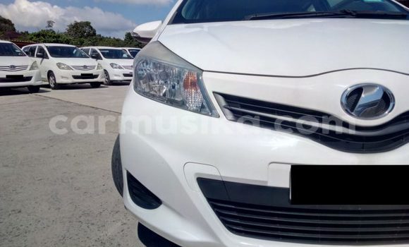 Acheter Occasion Voiture Toyota Vitz Blanc à Beitbridge, Matabeleland South Acheter Occasion Voiture Toyota Vitz Blanc à Beitbridge, Matabeleland South