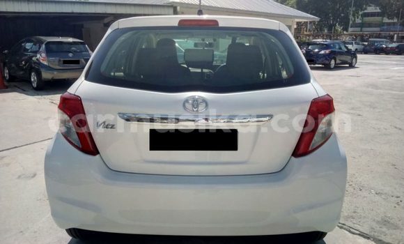 Acheter Occasion Voiture Toyota Vitz Blanc à Beitbridge, Matabeleland South Acheter Occasion Voiture Toyota Vitz Blanc à Beitbridge, Matabeleland South