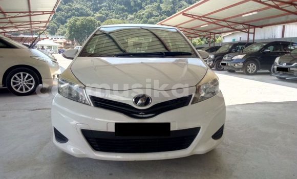 Acheter Occasion Voiture Toyota Vitz Blanc à Beitbridge, Matabeleland South Acheter Occasion Voiture Toyota Vitz Blanc à Beitbridge, Matabeleland South