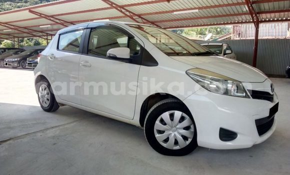 Acheter Occasion Voiture Toyota Vitz Blanc à Beitbridge, Matabeleland South Acheter Occasion Voiture Toyota Vitz Blanc à Beitbridge, Matabeleland South