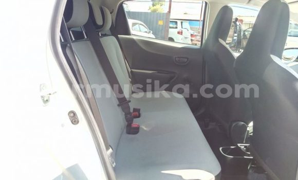 Acheter Occasion Voiture Toyota Vitz Blanc à Beitbridge, Matabeleland South Acheter Occasion Voiture Toyota Vitz Blanc à Beitbridge, Matabeleland South