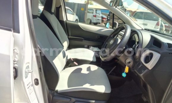 Acheter Occasion Voiture Toyota Vitz Blanc à Beitbridge, Matabeleland South Acheter Occasion Voiture Toyota Vitz Blanc à Beitbridge, Matabeleland South