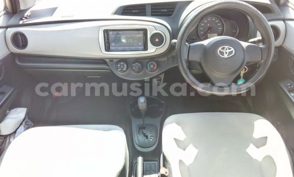 Acheter Occasion Voiture Toyota Vitz Blanc à Beitbridge, Matabeleland South Acheter Occasion Voiture Toyota Vitz Blanc à Beitbridge, Matabeleland South