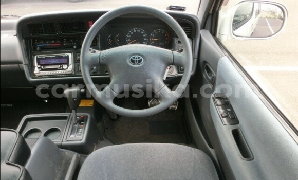 Acheter Occasion Voiture Toyota Hiace Blanc à Beitbridge, Matabeleland South Acheter Occasion Voiture Toyota Hiace Blanc à Beitbridge, Matabeleland South