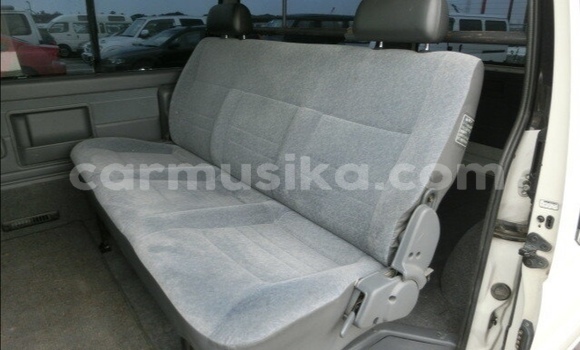 Acheter Occasion Voiture Toyota Hiace Blanc à Beitbridge, Matabeleland South Acheter Occasion Voiture Toyota Hiace Blanc à Beitbridge, Matabeleland South