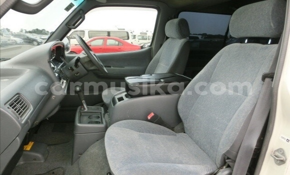 Acheter Occasion Voiture Toyota Hiace Blanc à Beitbridge, Matabeleland South Acheter Occasion Voiture Toyota Hiace Blanc à Beitbridge, Matabeleland South