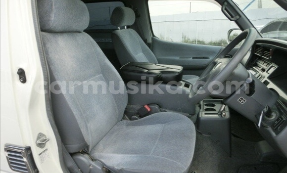 Acheter Occasion Voiture Toyota Hiace Blanc à Beitbridge, Matabeleland South Acheter Occasion Voiture Toyota Hiace Blanc à Beitbridge, Matabeleland South