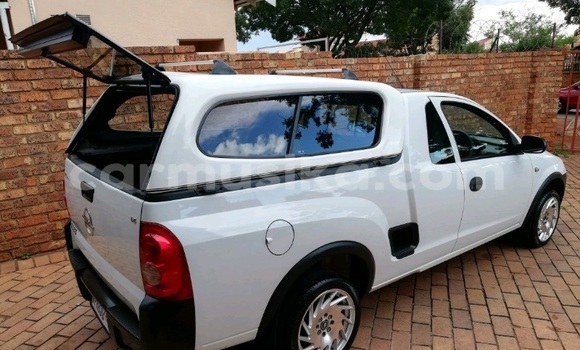 Buy Used Opel Corsa White Car in Beitbridge in Matabeleland South Buy Used Opel Corsa White Car in Beitbridge in Matabeleland South