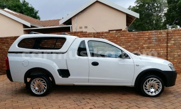 Buy Used Opel Corsa White Car in Beitbridge in Matabeleland South Buy Used Opel Corsa White Car in Beitbridge in Matabeleland South