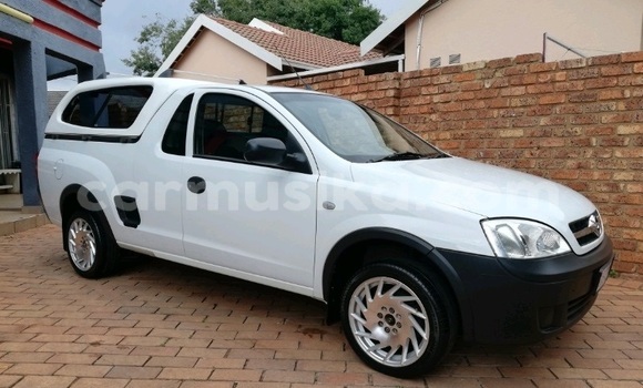 Buy Used Opel Corsa White Car in Beitbridge in Matabeleland South Buy Used Opel Corsa White Car in Beitbridge in Matabeleland South