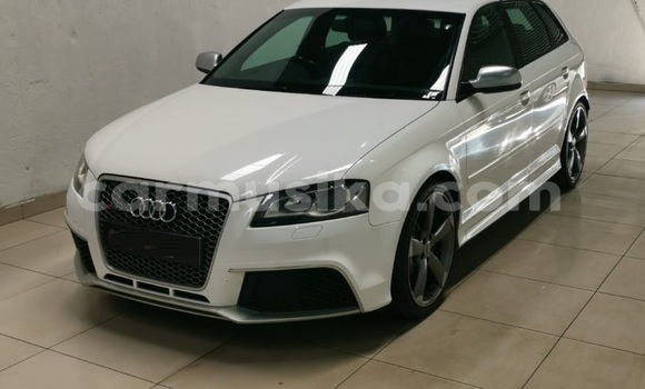 Acheter Occasion Voiture Audi RS3 Blanc à Beitbridge, Matabeleland South Acheter Occasion Voiture Audi RS3 Blanc à Beitbridge, Matabeleland South