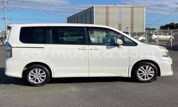 Tenga Tsaru Toyota Voxy Chena Mota in Beitbridge in Matabeleland South Tenga Tsaru Toyota Voxy Chena Mota in Beitbridge in Matabeleland South