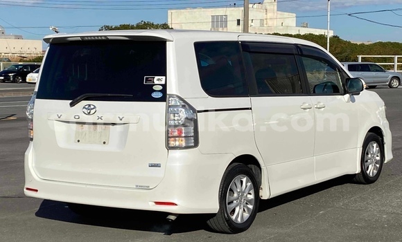 Tenga Tsaru Toyota Voxy Chena Mota in Beitbridge in Matabeleland South Tenga Tsaru Toyota Voxy Chena Mota in Beitbridge in Matabeleland South