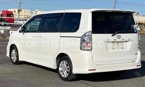 Tenga Tsaru Toyota Voxy Chena Mota in Beitbridge in Matabeleland South Tenga Tsaru Toyota Voxy Chena Mota in Beitbridge in Matabeleland South