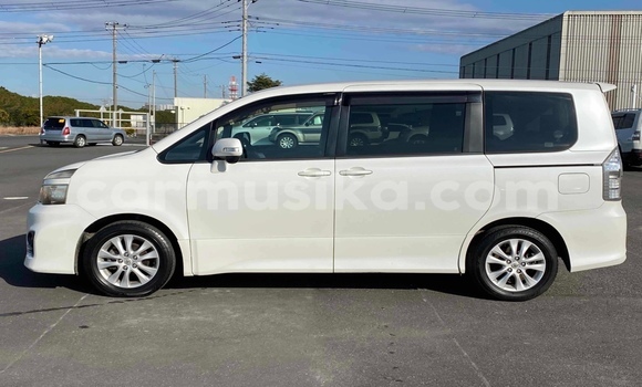 Tenga Tsaru Toyota Voxy Chena Mota in Beitbridge in Matabeleland South Tenga Tsaru Toyota Voxy Chena Mota in Beitbridge in Matabeleland South