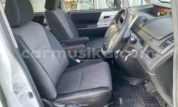 Tenga Tsaru Toyota Voxy Chena Mota in Beitbridge in Matabeleland South Tenga Tsaru Toyota Voxy Chena Mota in Beitbridge in Matabeleland South