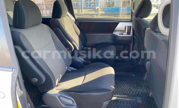 Tenga Tsaru Toyota Voxy Chena Mota in Beitbridge in Matabeleland South Tenga Tsaru Toyota Voxy Chena Mota in Beitbridge in Matabeleland South