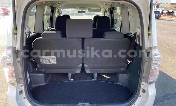 Tenga Tsaru Toyota Voxy Chena Mota in Beitbridge in Matabeleland South Tenga Tsaru Toyota Voxy Chena Mota in Beitbridge in Matabeleland South