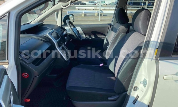 Tenga Tsaru Toyota Voxy Chena Mota in Beitbridge in Matabeleland South Tenga Tsaru Toyota Voxy Chena Mota in Beitbridge in Matabeleland South