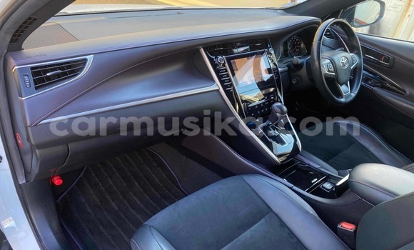 Acheter Occasion Voiture Toyota Harrier Blanc à Beitbridge, Matabeleland South Acheter Occasion Voiture Toyota Harrier Blanc à Beitbridge, Matabeleland South