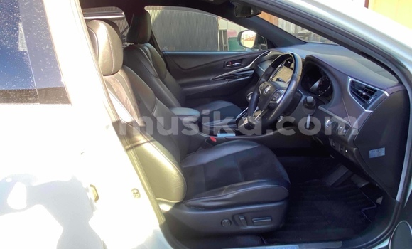 Acheter Occasion Voiture Toyota Harrier Blanc à Beitbridge, Matabeleland South Acheter Occasion Voiture Toyota Harrier Blanc à Beitbridge, Matabeleland South