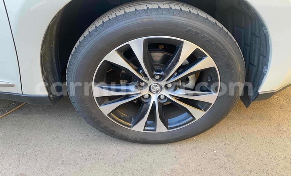 Acheter Occasion Voiture Toyota Harrier Blanc à Beitbridge, Matabeleland South Acheter Occasion Voiture Toyota Harrier Blanc à Beitbridge, Matabeleland South