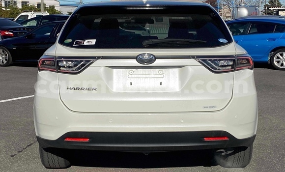 Acheter Occasion Voiture Toyota Harrier Blanc à Beitbridge, Matabeleland South Acheter Occasion Voiture Toyota Harrier Blanc à Beitbridge, Matabeleland South