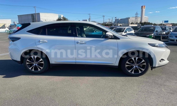 Acheter Occasion Voiture Toyota Harrier Blanc à Beitbridge, Matabeleland South Acheter Occasion Voiture Toyota Harrier Blanc à Beitbridge, Matabeleland South