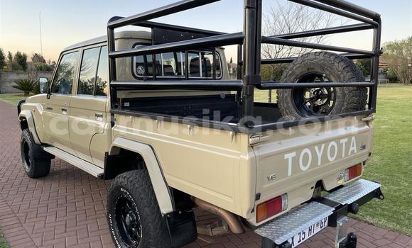 Tenga Tsaru Toyota Land Cruiser Beige Mota in Beitbridge in Matabeleland South Tenga Tsaru Toyota Land Cruiser Beige Mota in Beitbridge in Matabeleland South