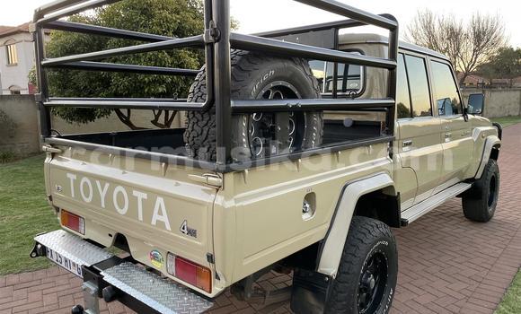 Tenga Tsaru Toyota Land Cruiser Beige Mota in Beitbridge in Matabeleland South Tenga Tsaru Toyota Land Cruiser Beige Mota in Beitbridge in Matabeleland South