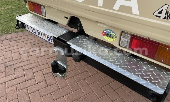Tenga Tsaru Toyota Land Cruiser Beige Mota in Beitbridge in Matabeleland South Tenga Tsaru Toyota Land Cruiser Beige Mota in Beitbridge in Matabeleland South