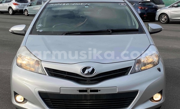 Acheter Occasion Voiture Toyota Vitz Gris à Beitbridge, Matabeleland South Acheter Occasion Voiture Toyota Vitz Gris à Beitbridge, Matabeleland South