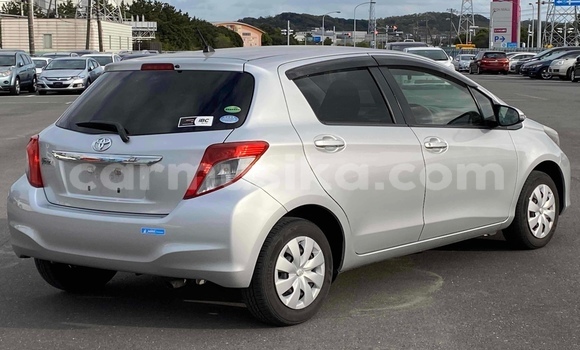 Acheter Occasion Voiture Toyota Vitz Gris à Beitbridge, Matabeleland South Acheter Occasion Voiture Toyota Vitz Gris à Beitbridge, Matabeleland South